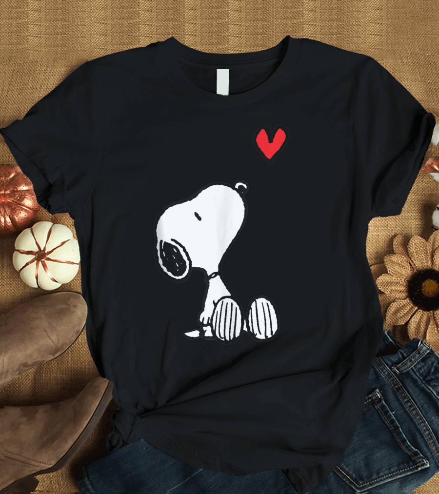 Peanuts Snoopy Sitting with Heart T-Shirt