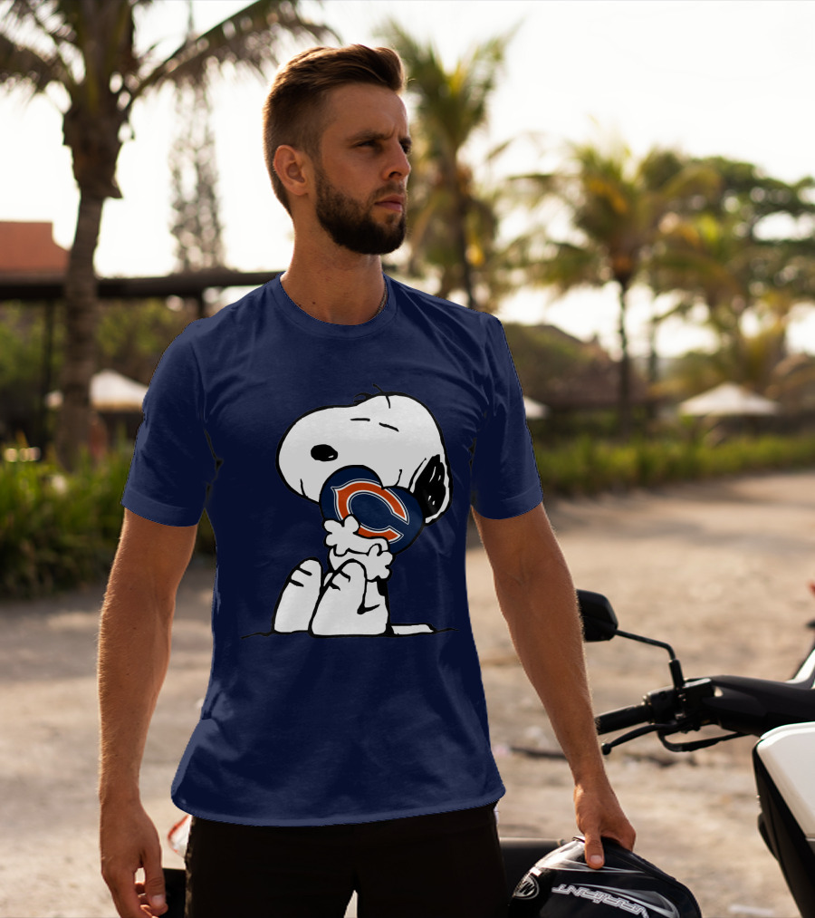 Snoopy Hugging Chicago Bears Heart T-Shirt
