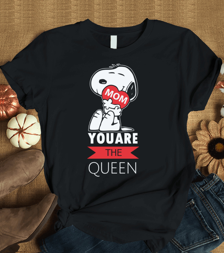 Snoopy Mom You Are The Queen Heart Hugging Beagle T-Shirt