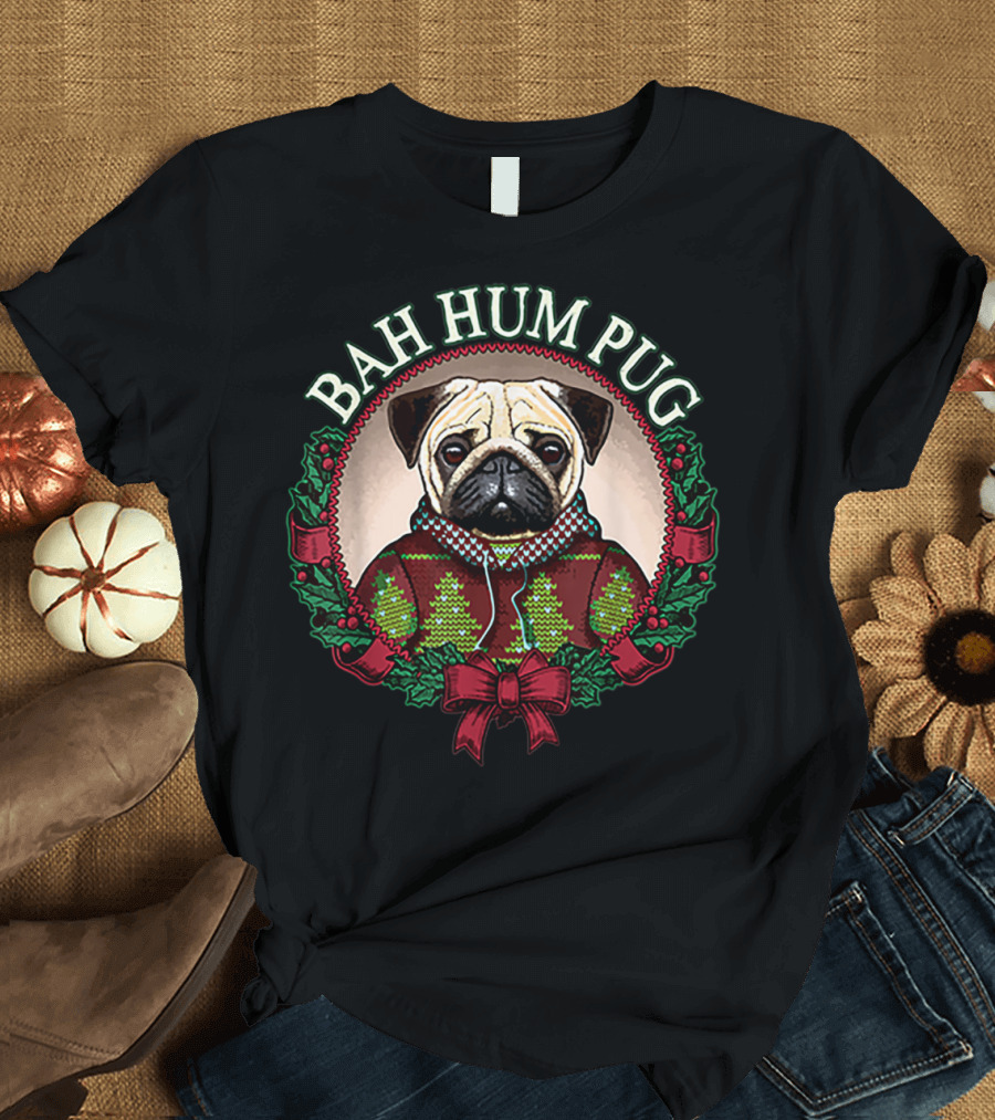 Bah Hum Pug Christmas Pun with Pug in Festive Wreath T-Shirt
