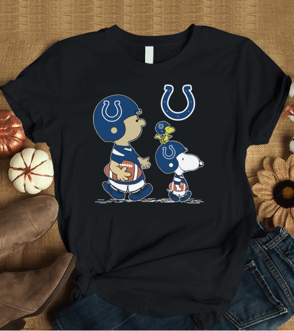 T-Shirt: Indianapolis Colts Snoopy and Woodstock Football Players T-Shirt Indianapolis Colts Snoopy and Woodstock Football Players T-Shirt