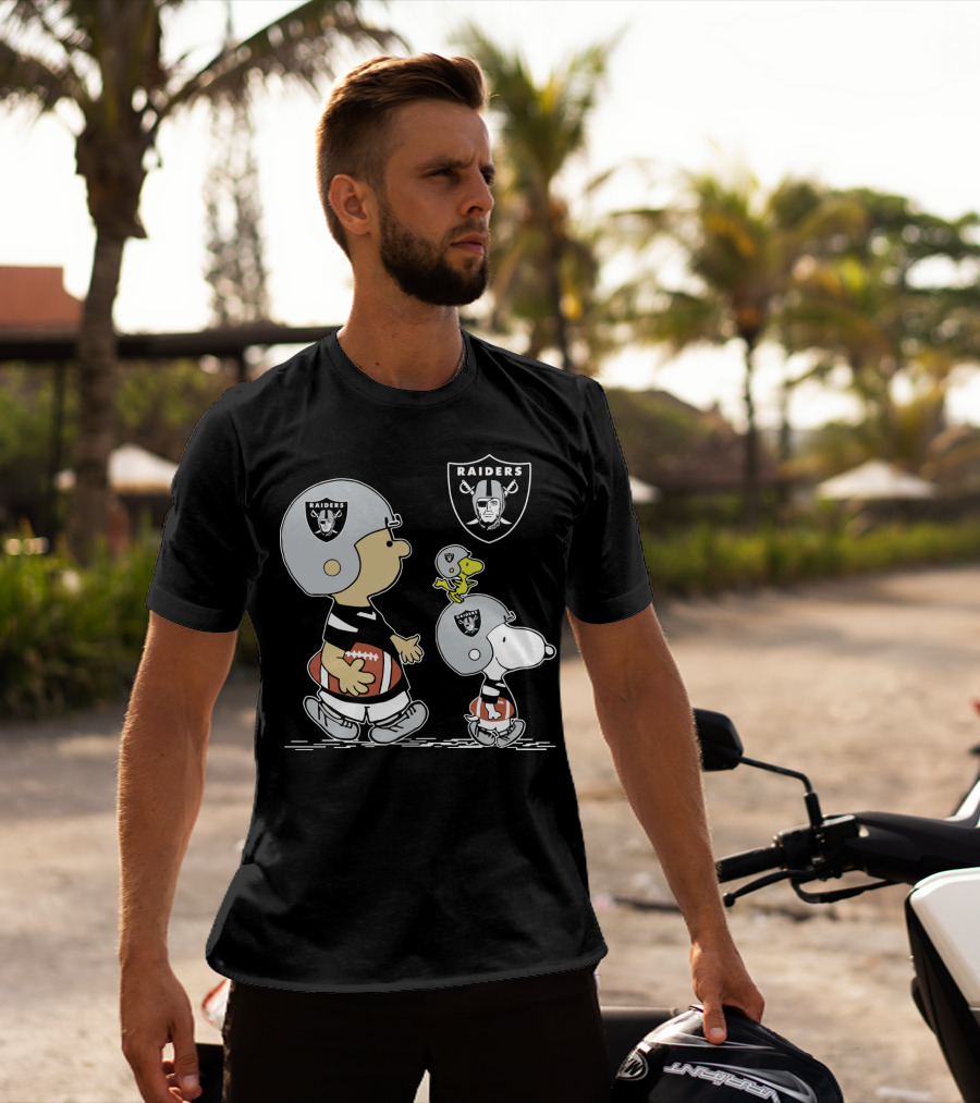 Raiders Snoopy Charlie Brown Woodstock Football Team Helmets T-Shirt