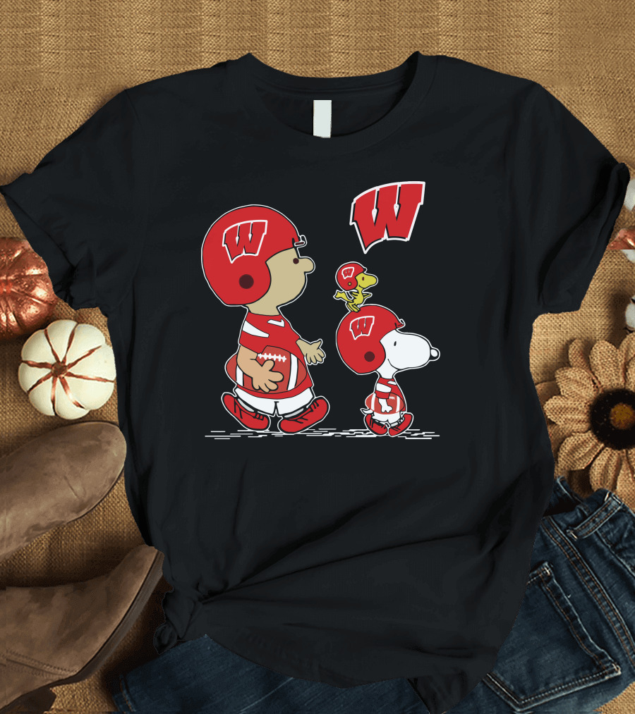 Wisconsin Badgers Snoopy Charlie Brown Woodstock Football Helmets T-Shirt