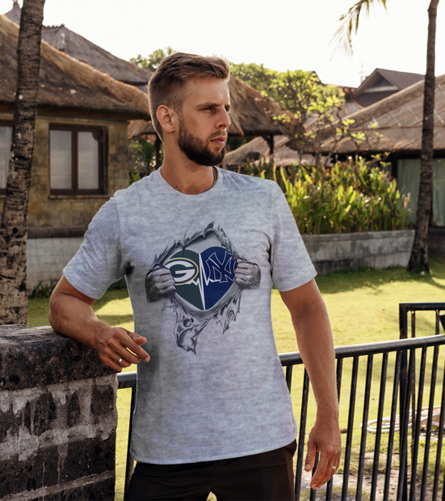 Green Bay Packers New York Yankees Heart Pulled Apart By Hands T-Shirt