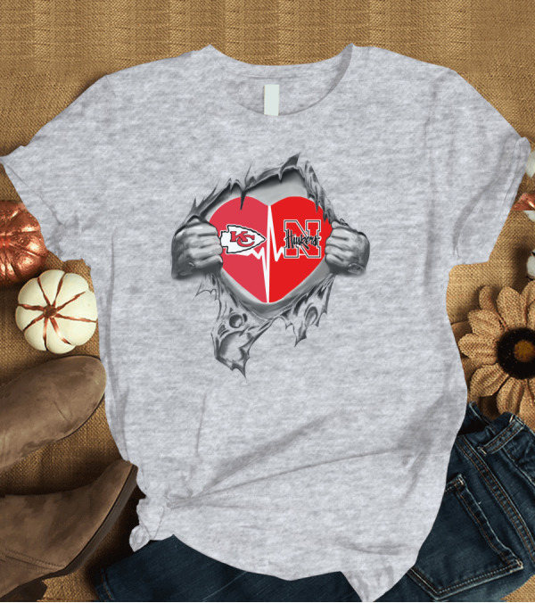 T-Shirt: Chiefs Huskers Heart Logo Peeling T-Shirt Chiefs Huskers Heart Logo Peeling T-Shirt
