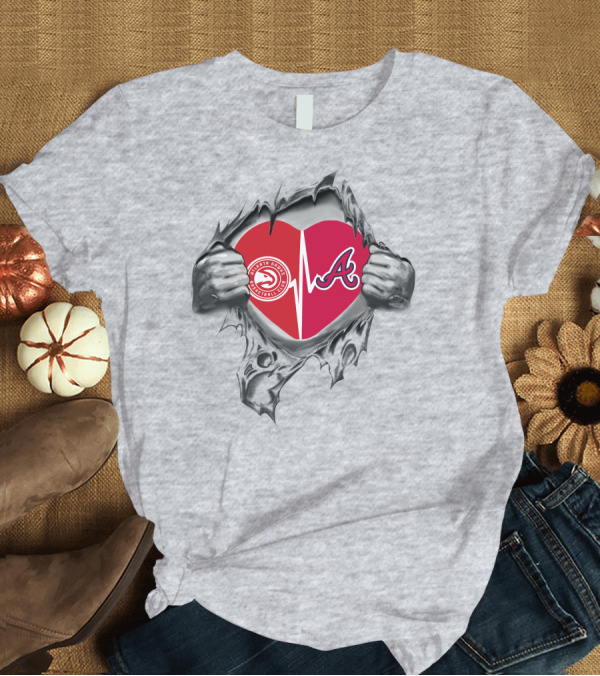 T-Shirt: Atlanta Braves Hawks Heartbeat Logo in Torn Fabric T-Shirt Atlanta Braves Hawks Heartbeat Logo in Torn Fabric T-Shirt