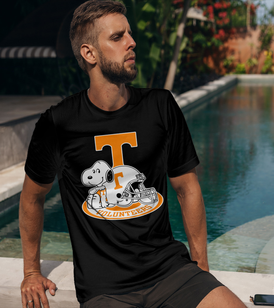 Snoopy Tennessee Volunteers Football Helmet T-Shirt