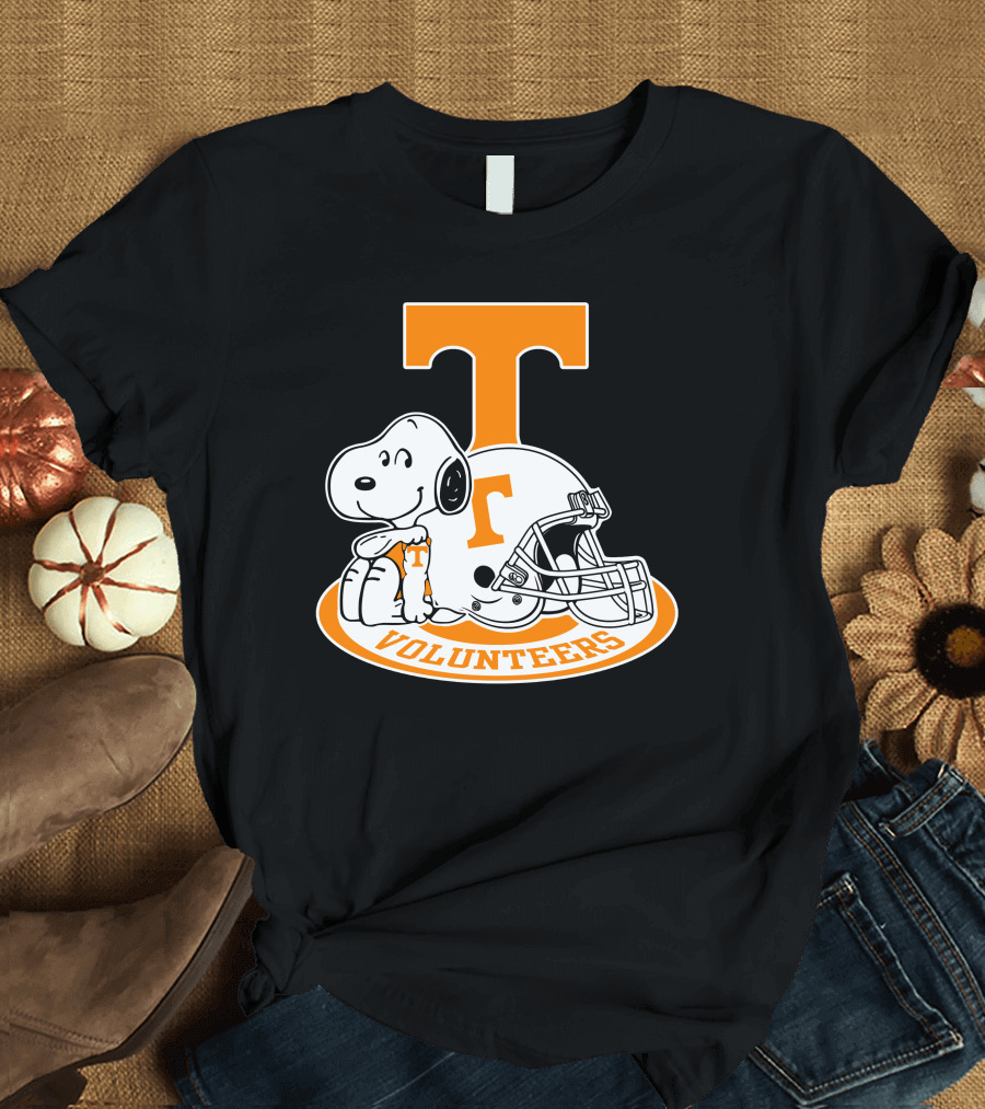 Snoopy Tennessee Volunteers Football Helmet T-Shirt