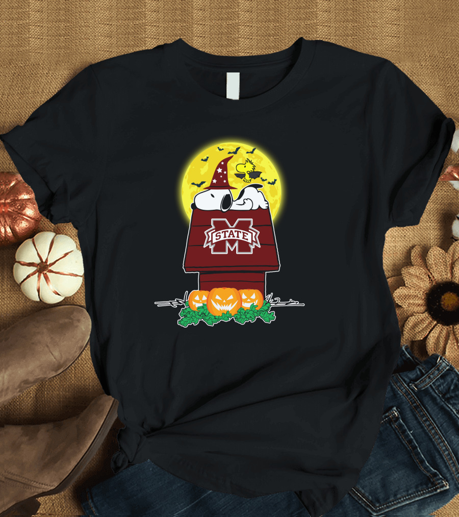 Mississippi State Bulldogs Snoopy Halloween Peanuts Woodstock Moon Pumpkin T-Shirt