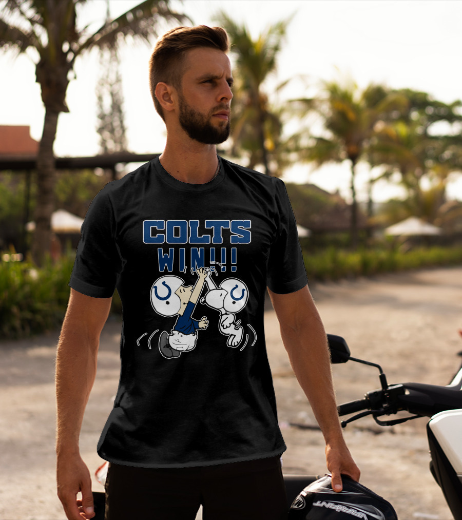 Colts Win High Five Peanuts Characters Helmets T-Shirt