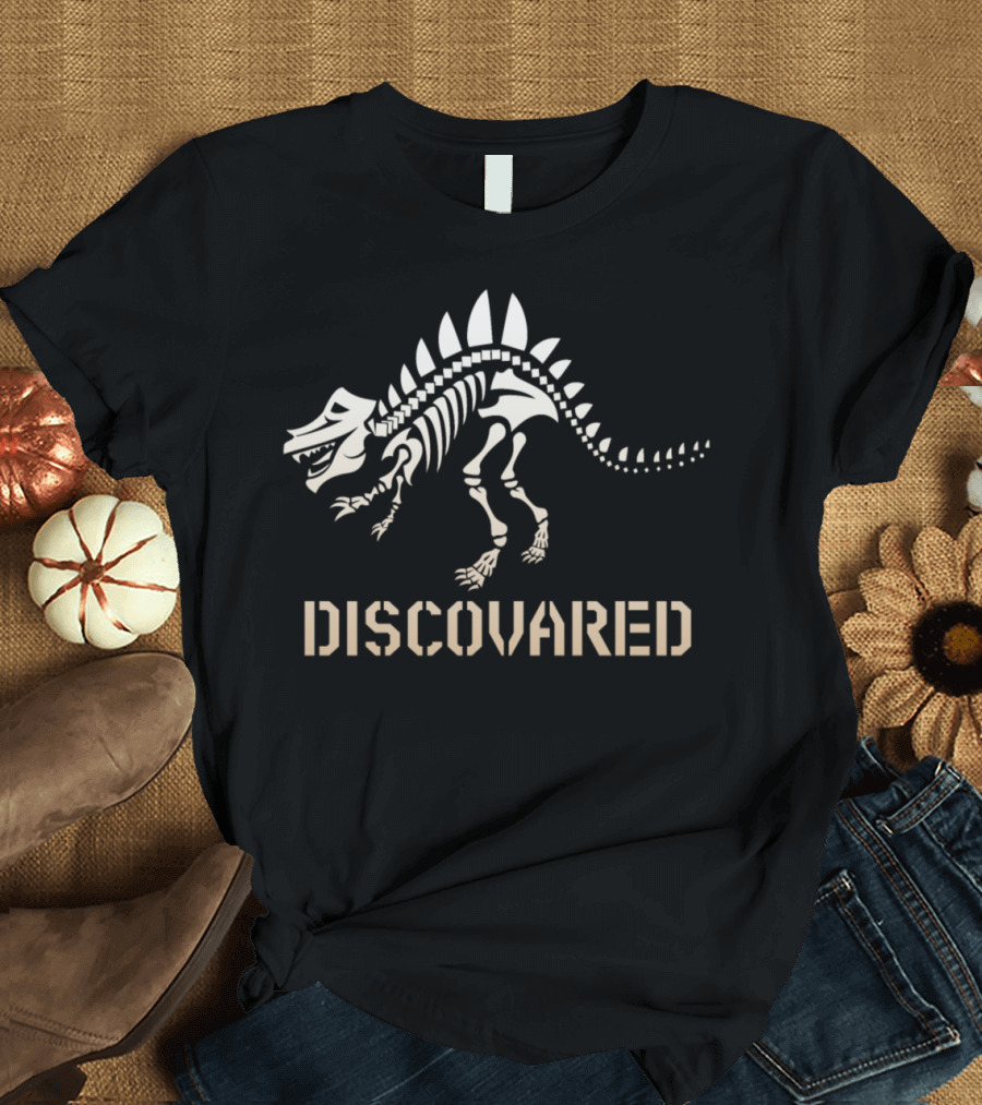 DISCOVARED Dinosaur Skeleton Fossil T-Shirt