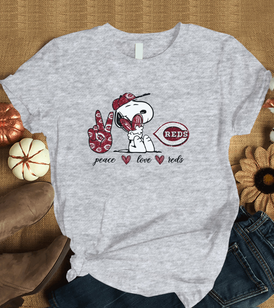 Snoopy Peace Love Cincinnati Reds MLB Fan Wear T-Shirt