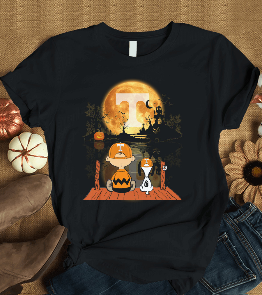 Tennessee Volunteers Halloween Full Moon T and Snoopy Pumpkin Scene T-Shirt