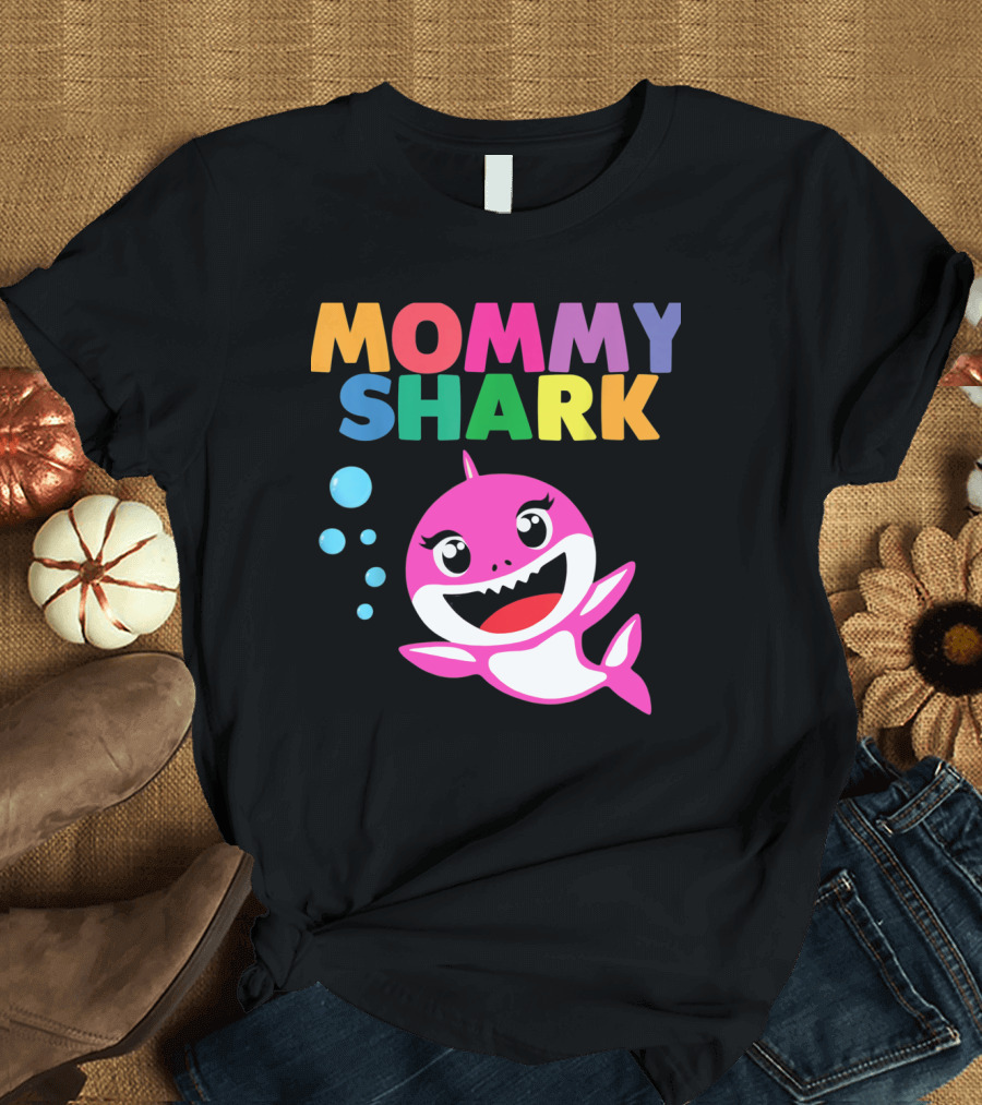 MOMMY SHARK Pink Cartoon with Bubbles T-Shirt