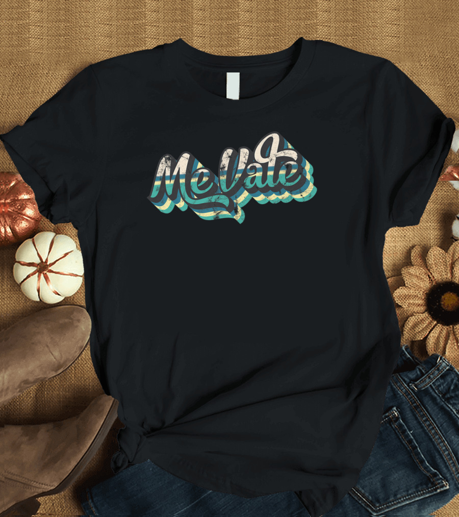 Me Vale Retro Vintage 70s Style Spanish Slang Text with Distressed Multicolor Stripes T-Shirt