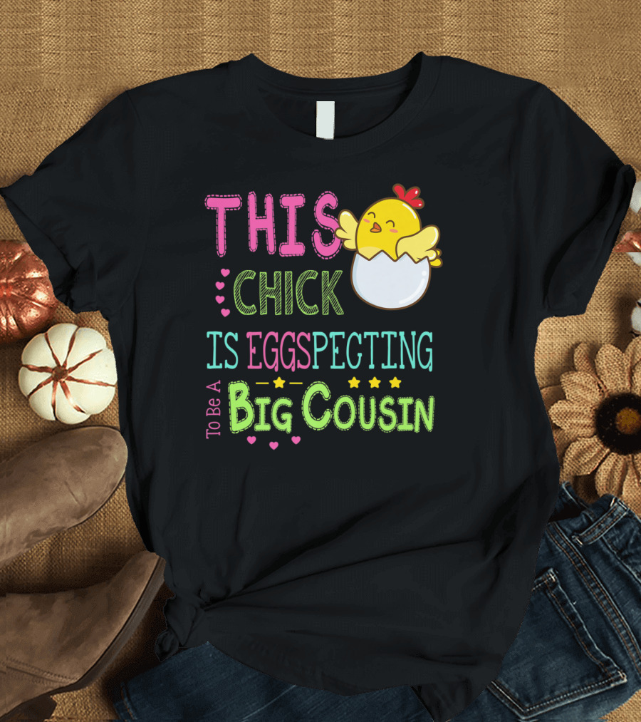 This Chick Is Eggspecting to Be a Big Cousin T-Shirt