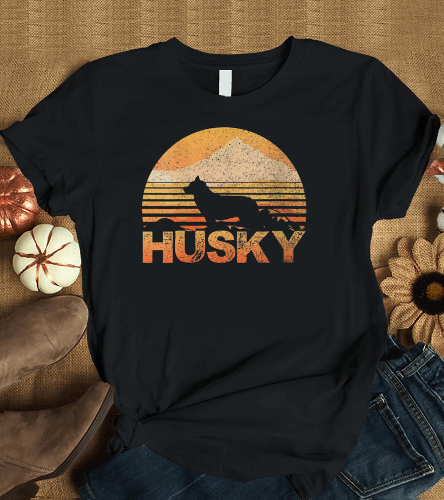 Husky Vintage Lover with Mountain Sunset T-Shirt