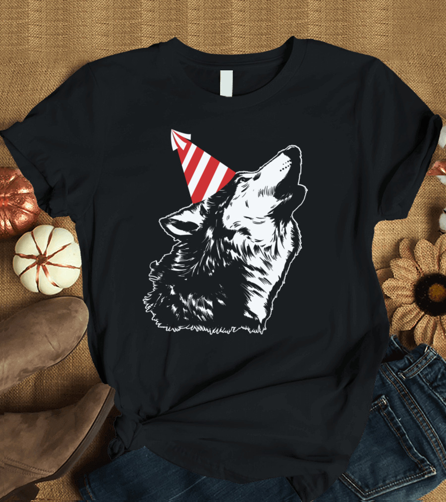 Wolf At A Party Cute Wolf Themed Birthday Party Hat T-Shirt
