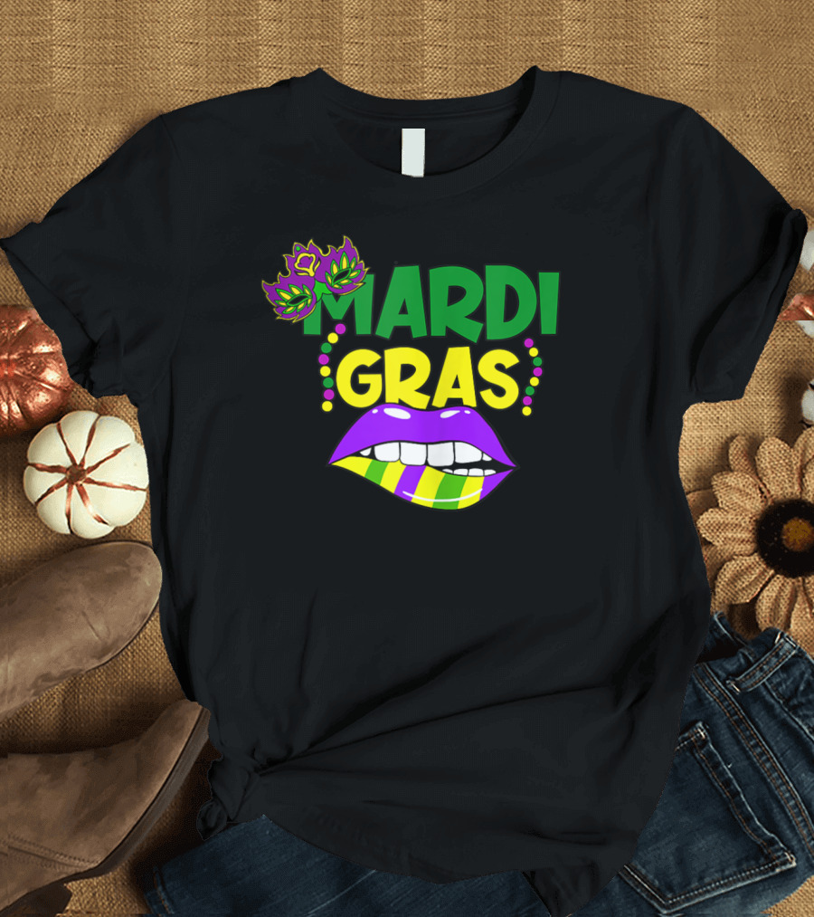 Mardi Gras Queen Funny Carnival Mask Lips Beads T-Shirt