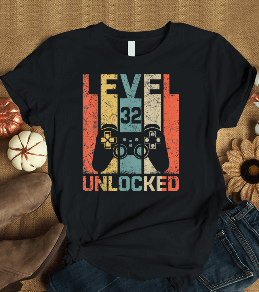 Retro Vintage Level 32 Unlocked Birthday Gamer Controller T-Shirt