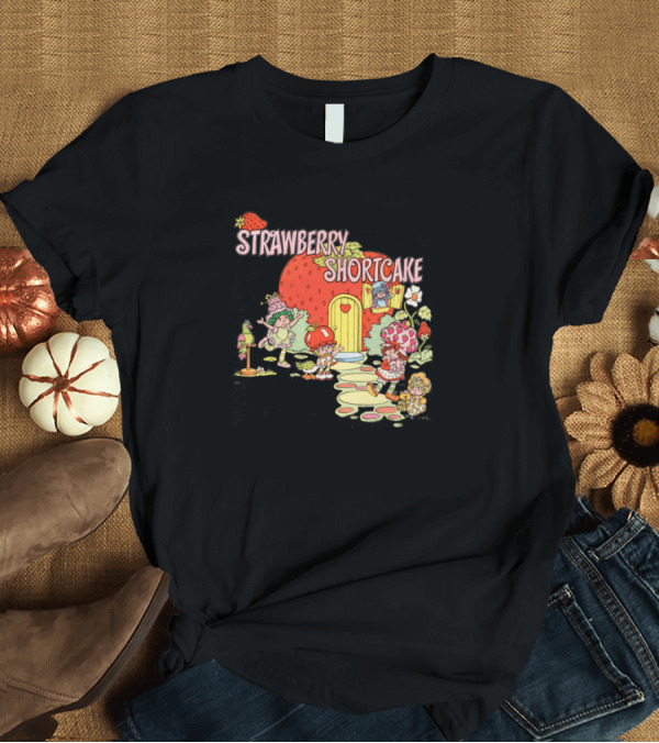 T-Shirt: Strawberry Shortcake Friends at Strawberry House T-Shirt Strawberry Shortcake Friends at Strawberry House T-Shirt