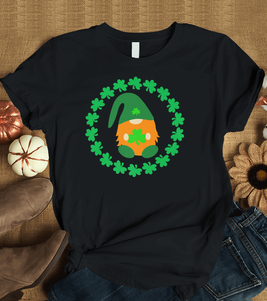 Gnome St Patrick's Day Irish Shamrock Wreath T-Shirt