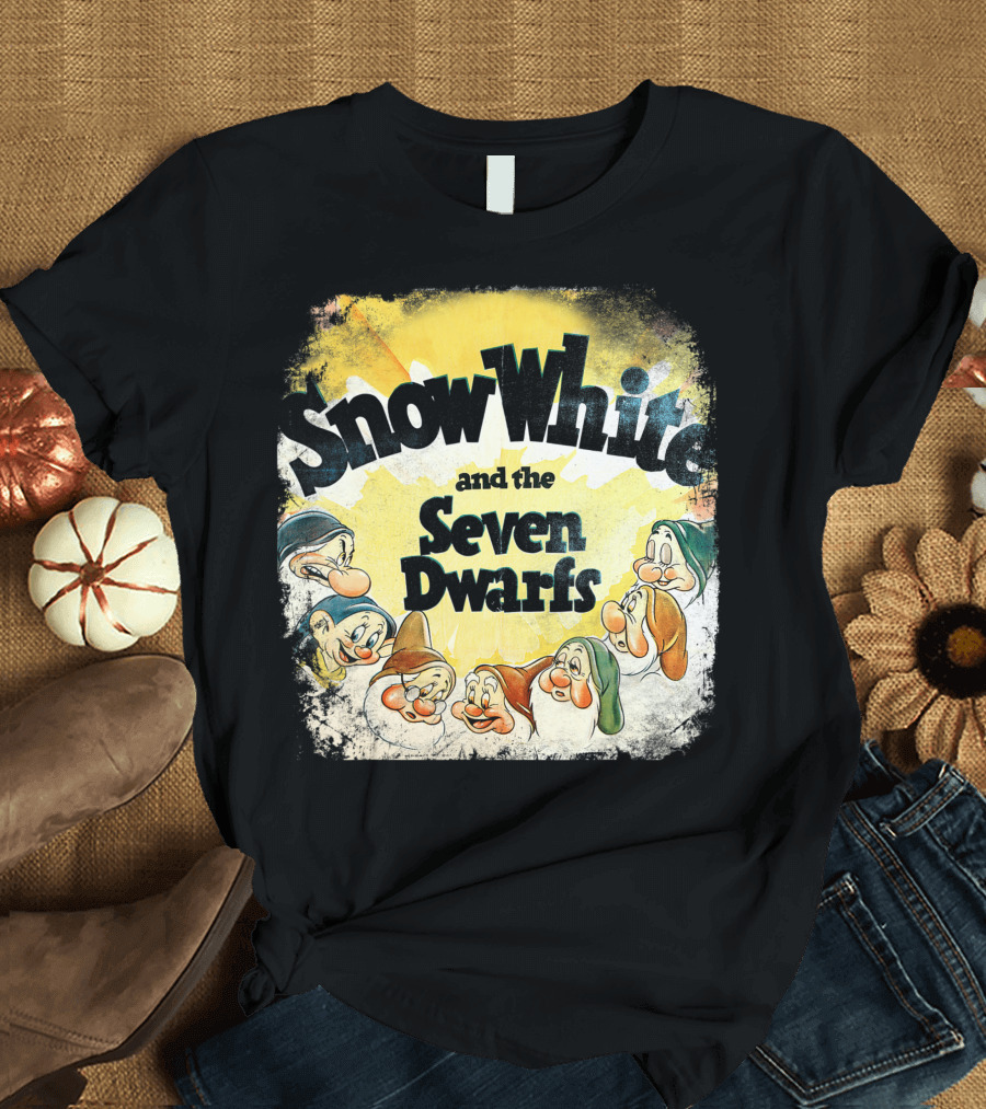 Snow White And The Seven Dwarfs Disney Vintage Style Characters T-Shirt