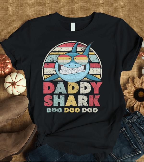 T-Shirt: Daddy Shark Doo Doo Doo Retro Sunglasses T-Shirt Daddy Shark Doo Doo Doo Retro Sunglasses T-Shirt