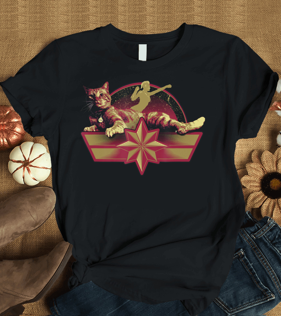 Marvel Captain Marvel Star Symbol With Goose The Cat In Gold And Red T-Shirt