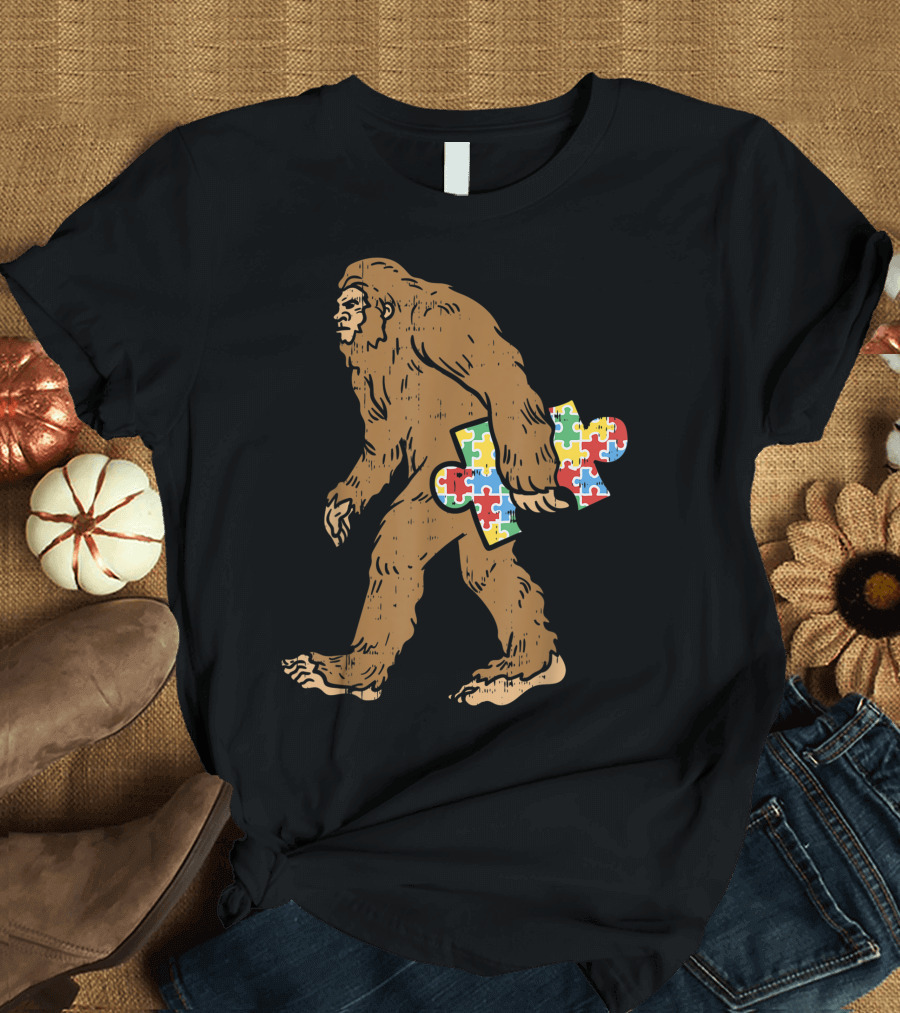 Autism Awareness Bigfoot Holding Puzzle Piece Sasquatch T-Shirt