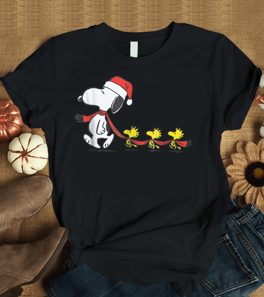 Peanuts Christmas Snoopy Santa Hat Woodstock Friends Holiday Parade T-Shirt