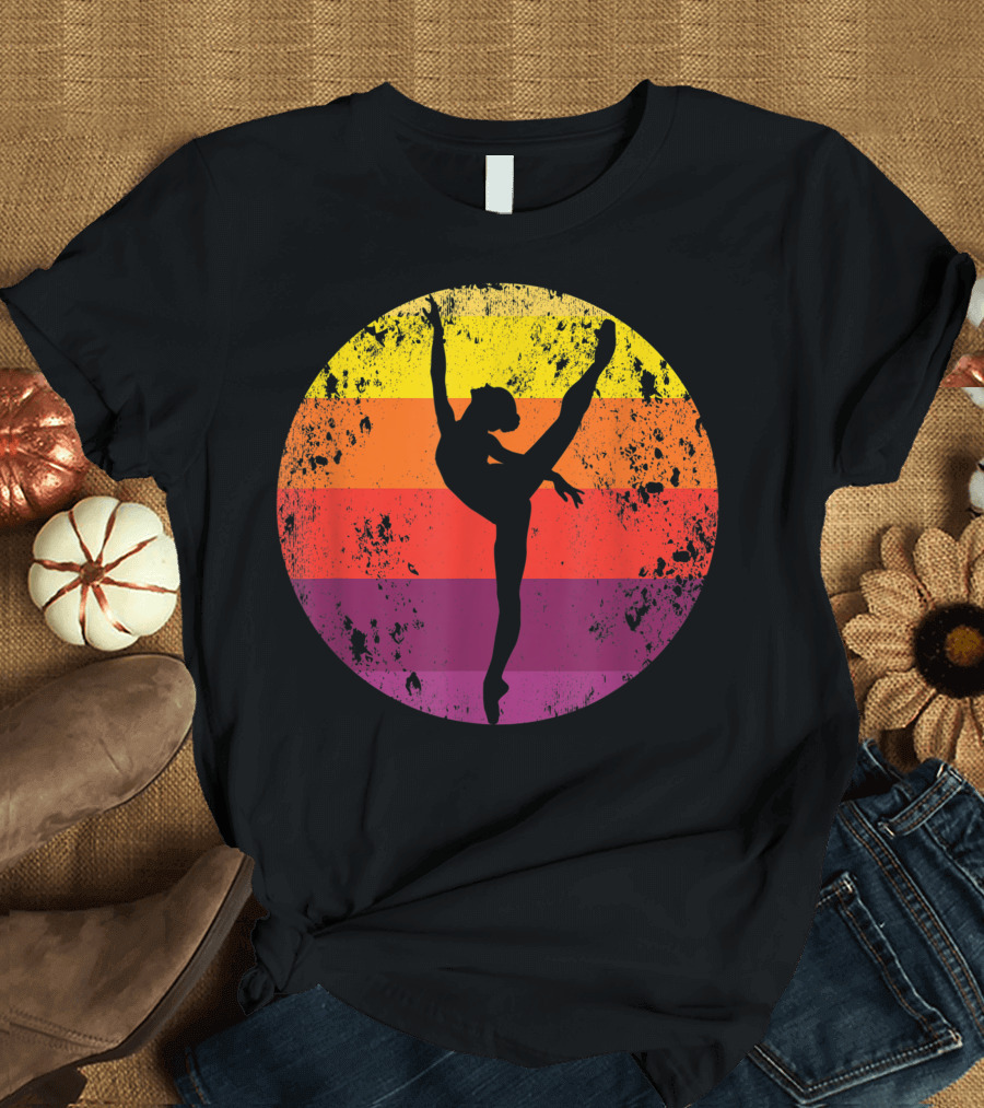 Retro Ballet Oldschool En Pointe Dancer Vintage Modern Rainbow Circle T-Shirt
