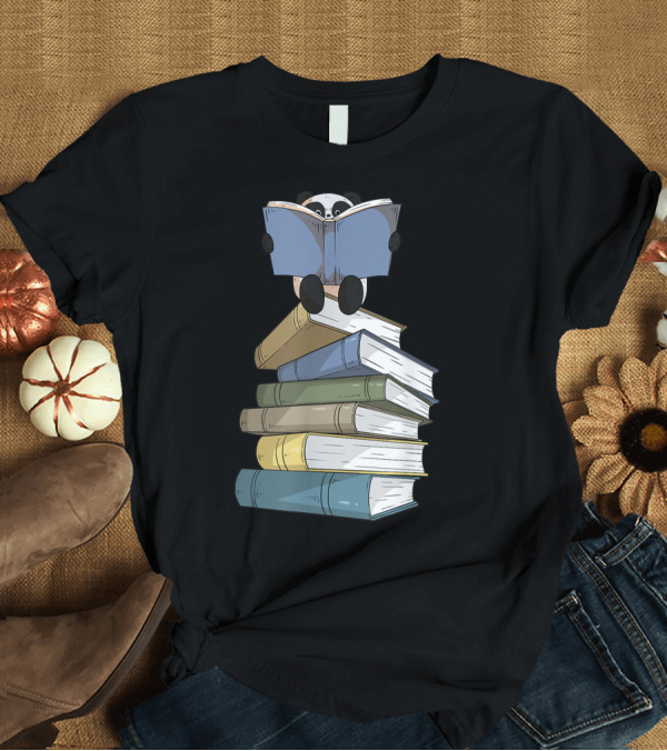 T-Shirt: Panda Sitting on Book Stack Cute Reading Panda Bear Lover T-Shirt Panda Sitting on Book Stack Cute Reading Panda Bear Lover T-Shirt