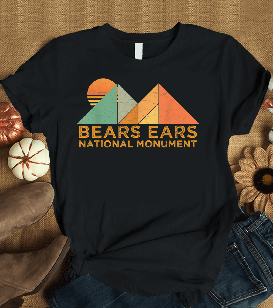 Retro Vintage Bears Ears National Monument Sunrise Mountain T-Shirt