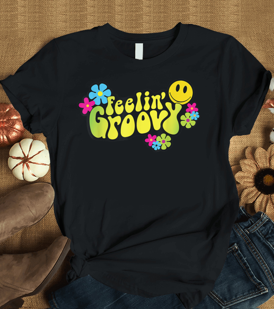 Feelin Groovy Vintage Good Vibes Smiley Flowers T-Shirt