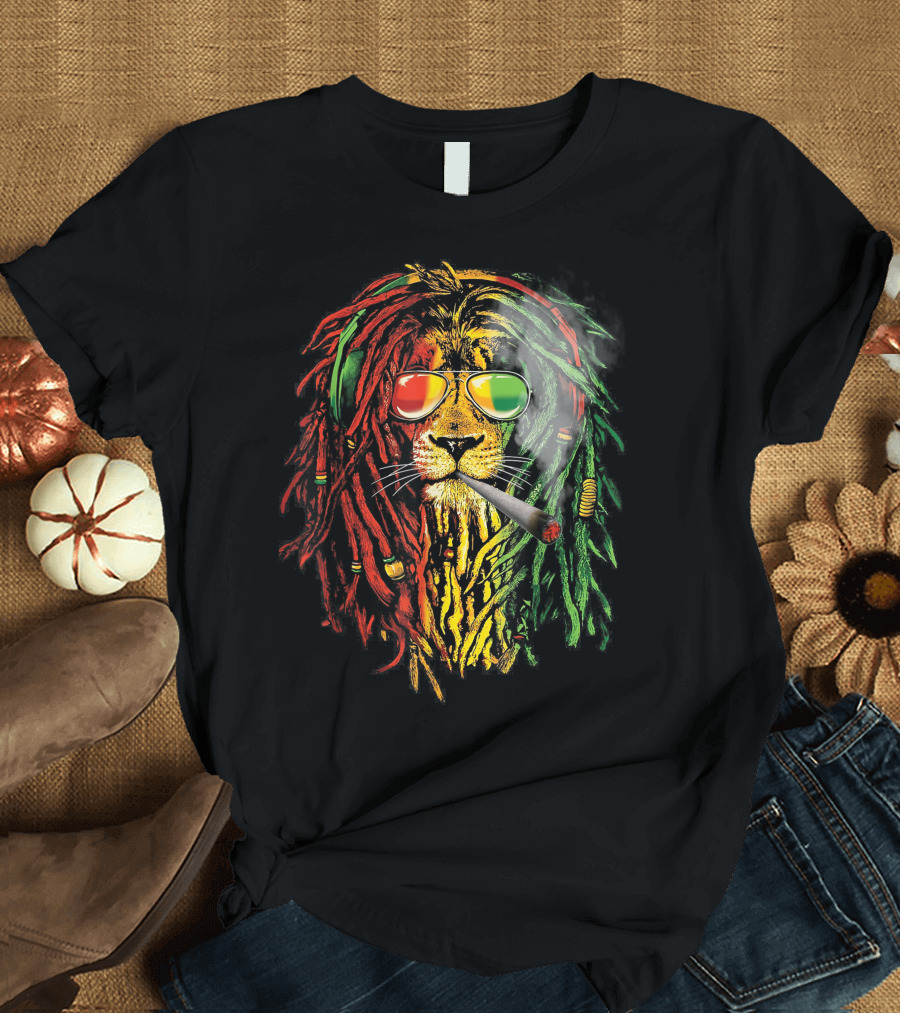 Reggae Music Jamaican Lion Smoking Weed Lovers Rasta Vibes T-Shirt