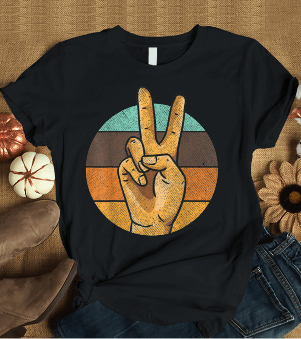 T-Shirt: Retro Peace Sign Vintage 60s 70s Iconic T-Shirt Retro Peace Sign Vintage 60s 70s Iconic T-Shirt