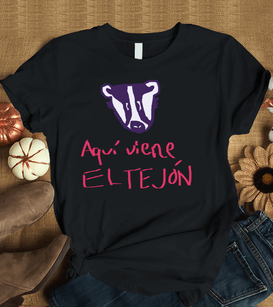 Aquí Viene el Tejón Badger Head T-Shirt