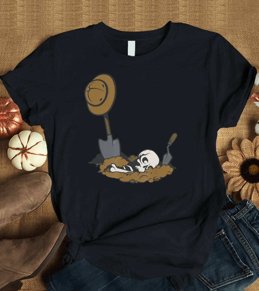 Funny Skull Archaeology Digging Scene T-Shirt