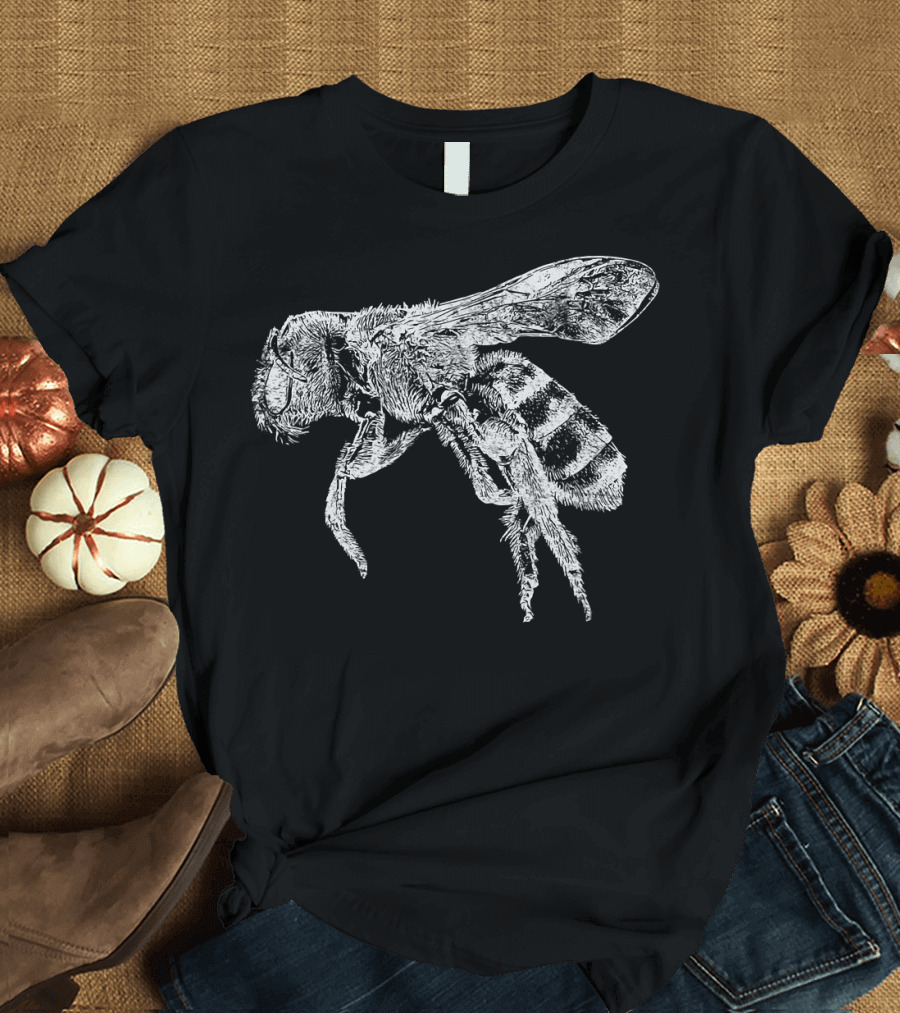 Great Distressed Cute Bee Sketch T-Shirt