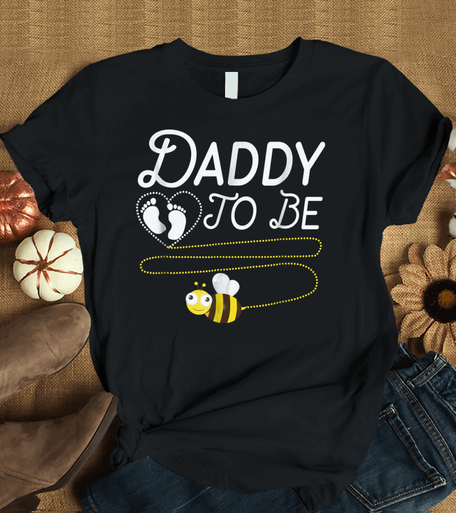 Daddy To Bee Baby Feet Heart Cute Bee Buzzing Path T-Shirt