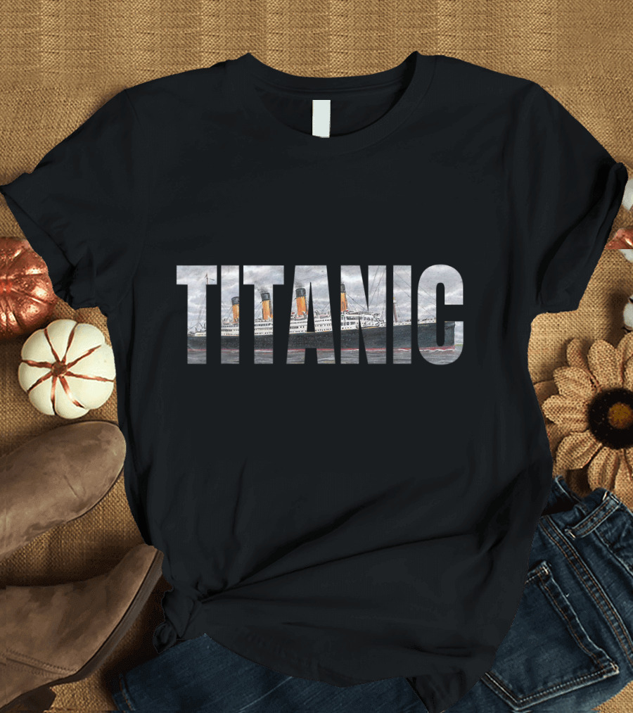 Titanic Sailing Ship 1912 Cruise Vintage Dist Iconic Name T-Shirt
