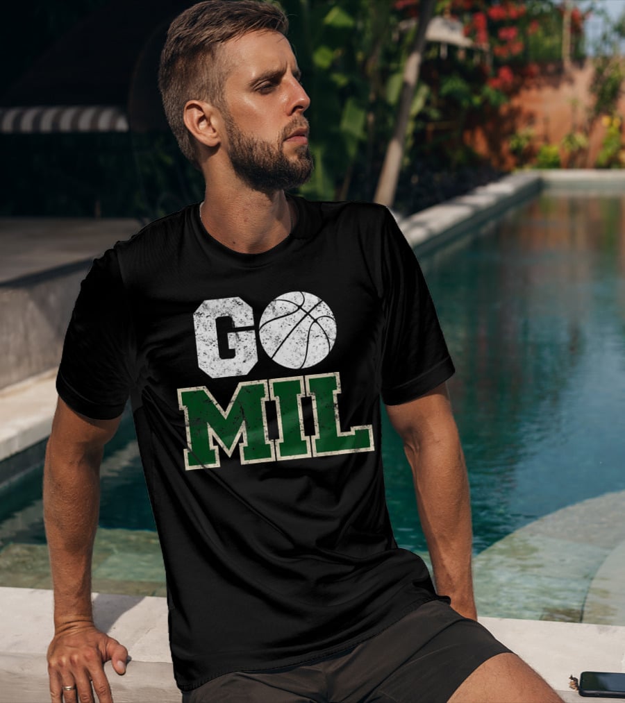 Go MIL Milwaukee Wisconsin City Basketball Vintage T-Shirt