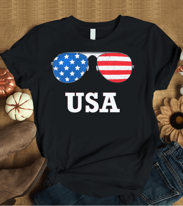 T-Shirt: USA Flag Stars and Stripes Sunglasses 4th July T-Shirt USA Flag Stars and Stripes Sunglasses 4th July T-Shirt