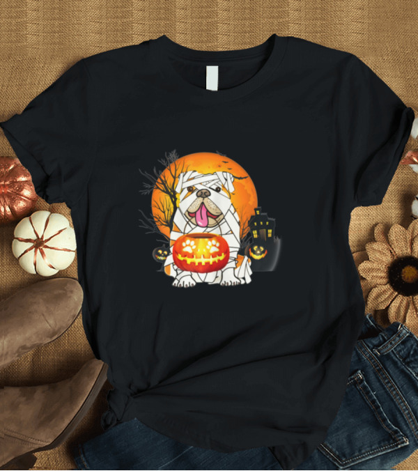 T-Shirt: Halloween Mummy Pug Dog with Moon and Pumpkin T-Shirt Halloween Mummy Pug Dog with Moon and Pumpkin T-Shirt