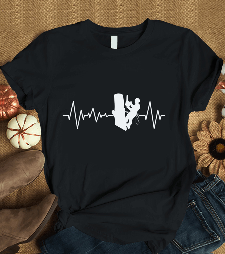 Lumberjack Tree Climber Silhouette Heartbeat Chainsaw T-Shirt