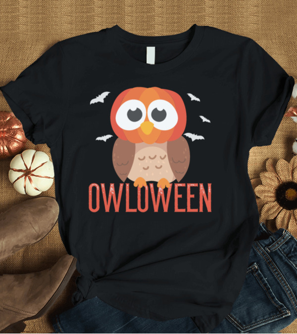 T-Shirt: Owloween Owl Pumpkin Head with Halloween Bats T-Shirt Owloween Owl Pumpkin Head with Halloween Bats T-Shirt