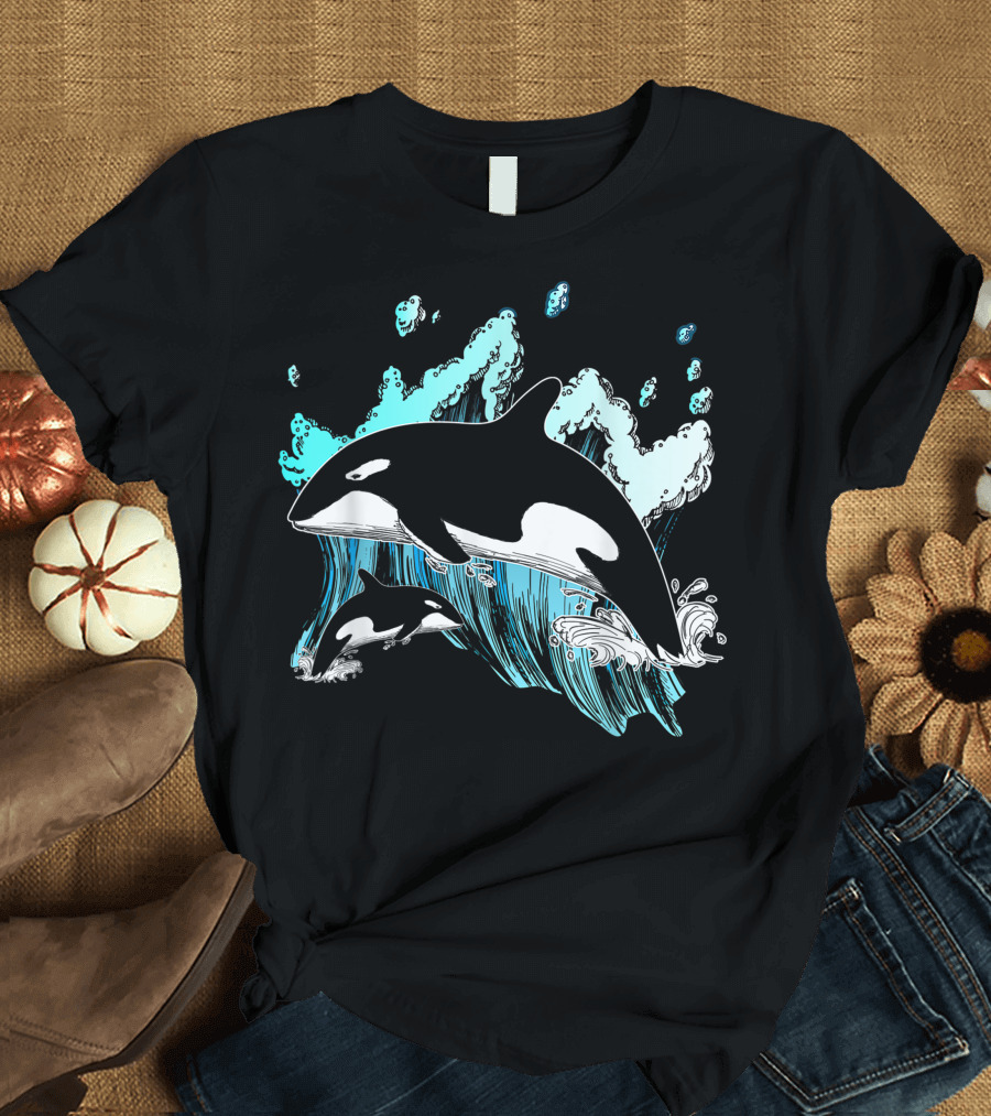 Killer Whale Ocean Lover Orca Splashing Waves Men's Gift Idea T-Shirt
