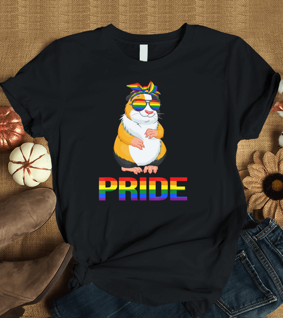 Guinea Pig Mom Pride Funny Hanging PRIDE Rainbow Glasses and Bow T-Shirt