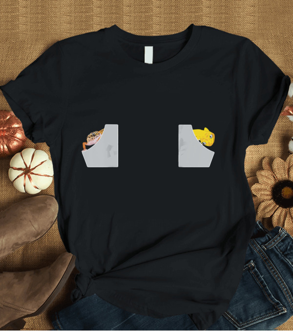 T-Shirt: Funny Leopard Gecko with Cute Pocket T-Shirt Funny Leopard Gecko with Cute Pocket T-Shirt